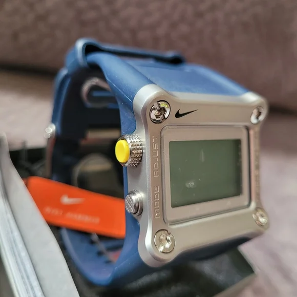 EXTREMELY RARE)nike hammer watch (NEEDS BATTERY)